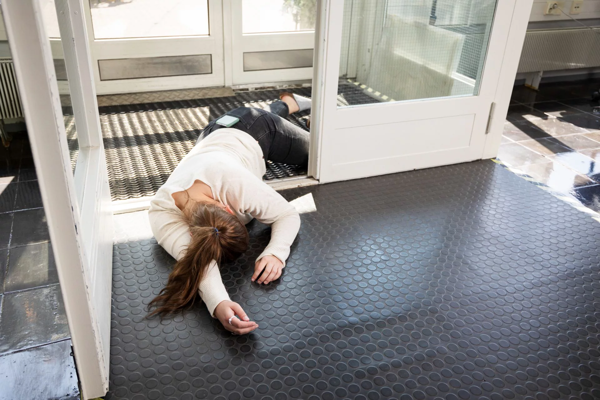 A women is passed out unconscious in a door way.